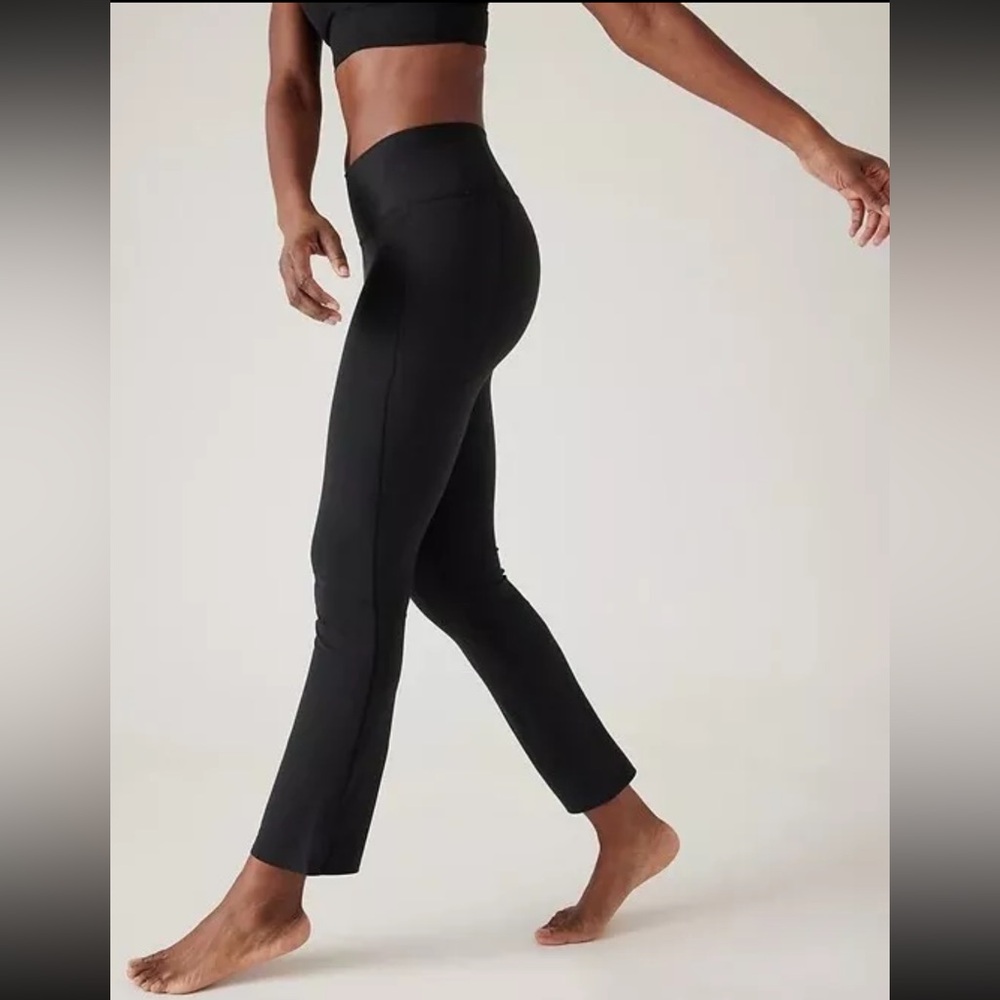 Athleta Transcend High Rise Stash Straight Crop Pant, Black SOFT Capri Yoga new